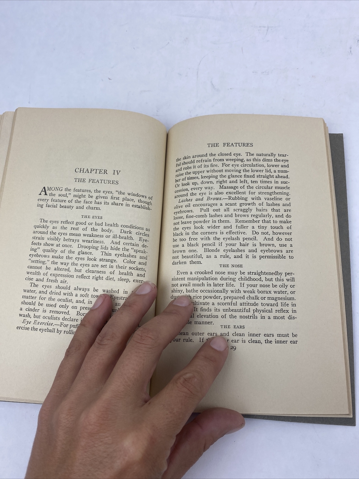1922, The Woman’s Library: Physical Beauty Florence Courtenay Social Culture USA
