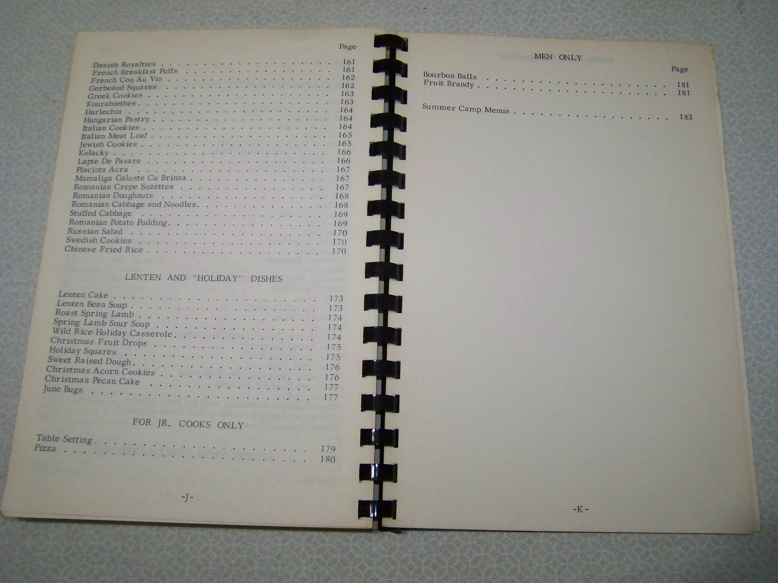 ARFORA Association of Romanian Orthodox Ladies Cookbook 1976