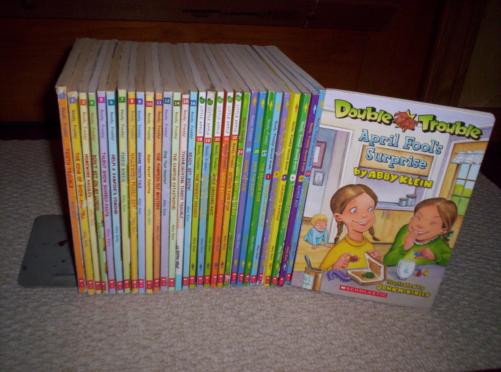 LOT of 31 READY, FREDDY–SECOND GRADE SC Books by Abby Klein-GINGERBREAD JITTERS