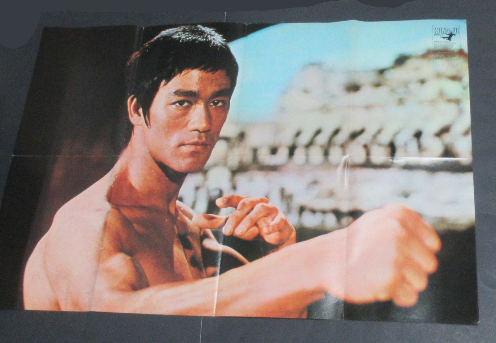 Kung Fu Monthly #9 Magazine featuring Bruce Lee + 34 x 22.5 inches Poster Rare