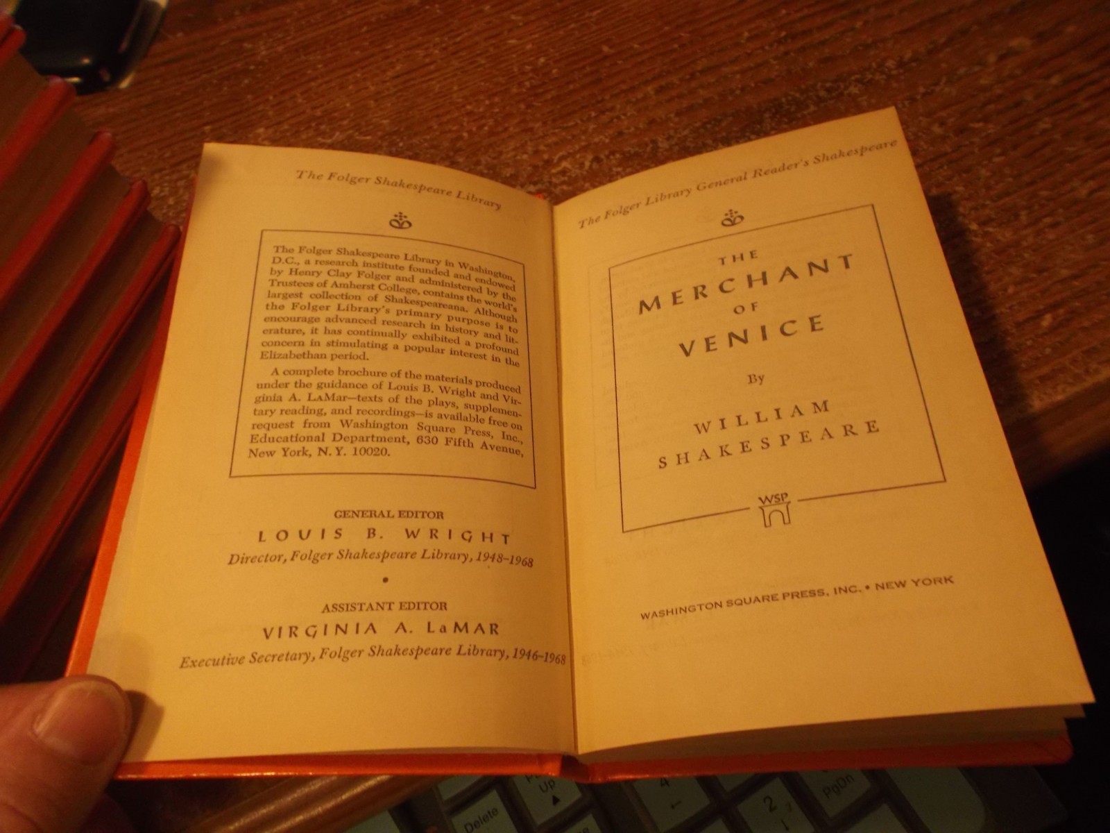 15 – The Merchant of Venice – Shakespeare – 1968 – Washington Square Press HC