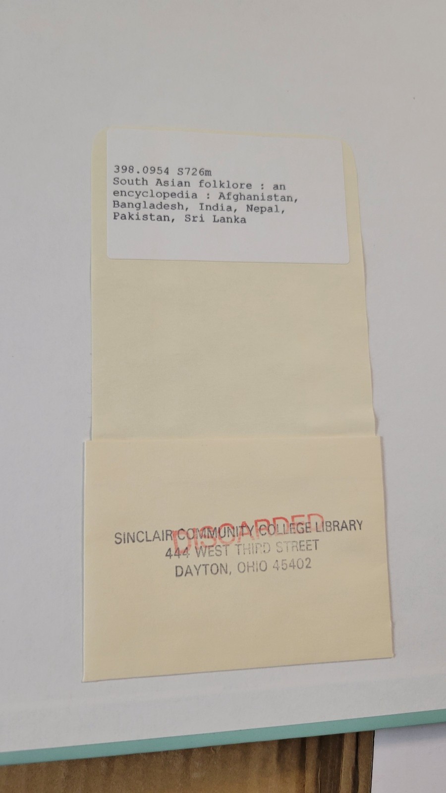 South Asian Folklore: An Encyclopedia | Mills, Claus, Diamond — Ex-Library