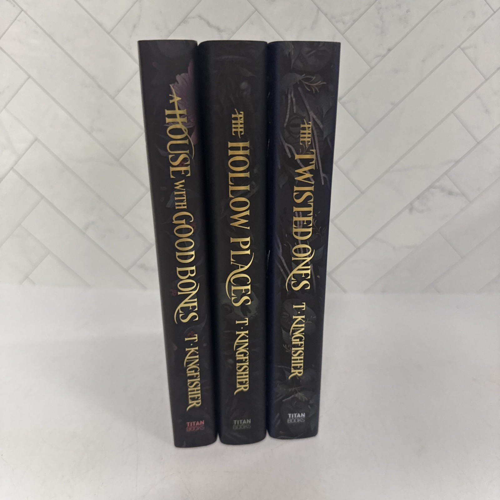 Illumicrate Evernight T. Kingfisher Set Hardback Exclusive Sprayed Edges Signed