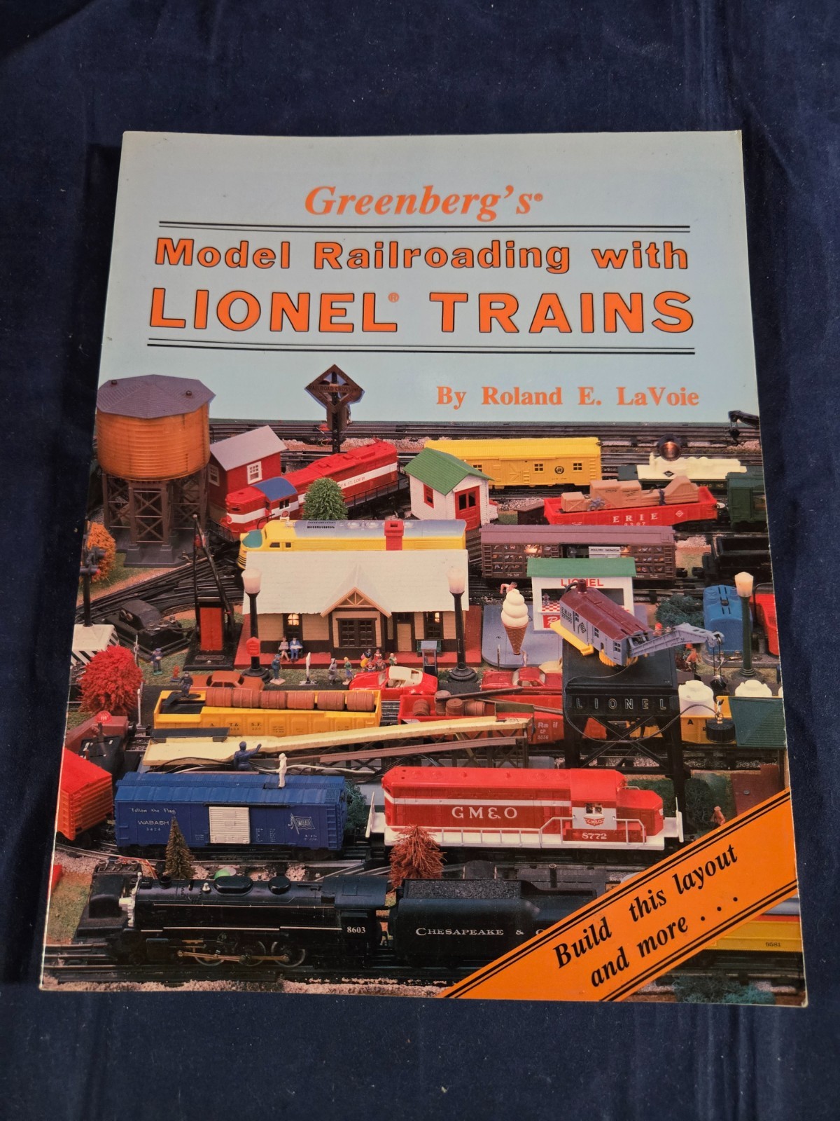 Lionel Trains-Model Lionel Train Railroading Guide-Roland LaVoie 144 pages