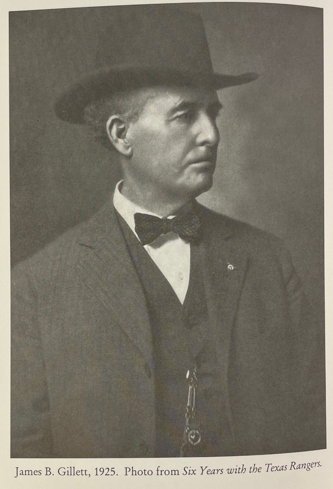 Fugitives from Justice : The Notebook of Texas Ranger Sergeant James B. Gillett