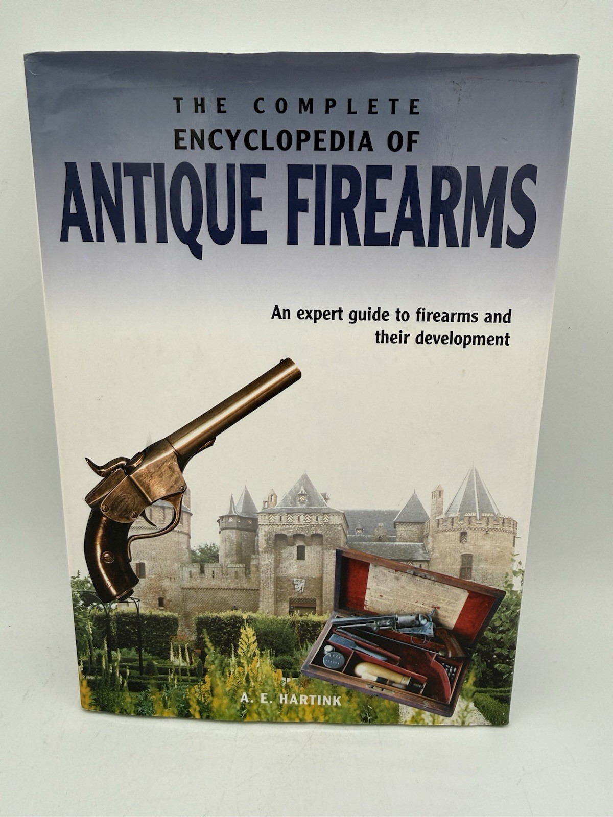 Complete Encyclopedia of Antique Firearms: Expert Guide to Firearms.