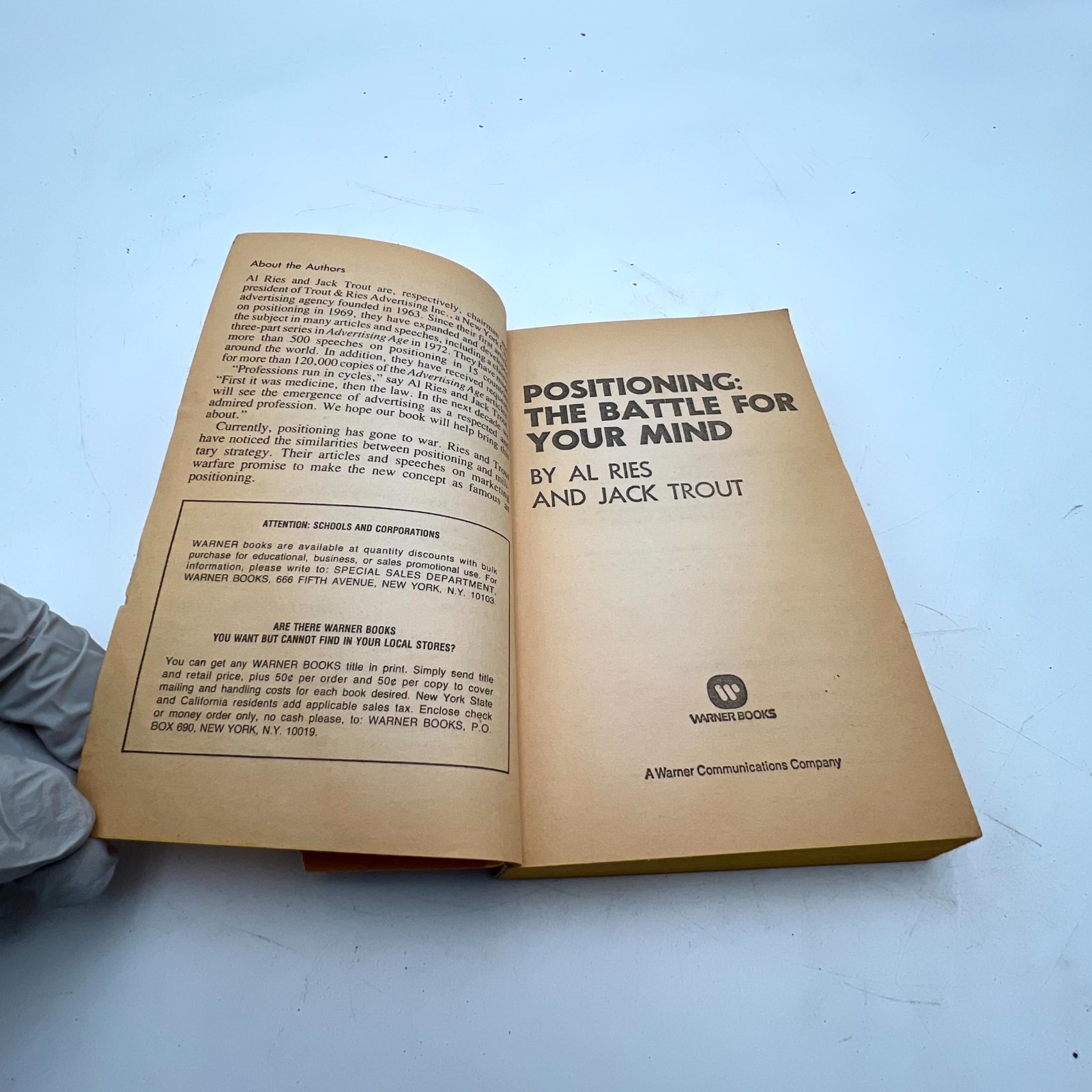 Positioning: The Battle For Your Mind by Al Ries Jack Trout 1981 Warner Books