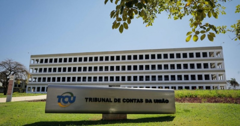 Leia mais sobre o artigo Ministro Luís Barroso, do STF, anula acórdão do TCU que condenou gestor público por entender ser imprescritível a pretensão de ressarcimento